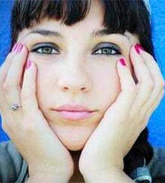 Mulher desanimada com spotting - Gineco